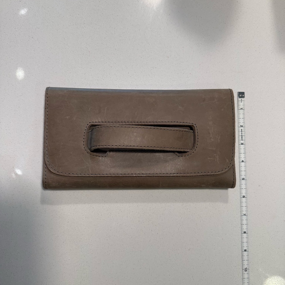 ABLE Leather Mare Handle Clutch / One Size / Gray